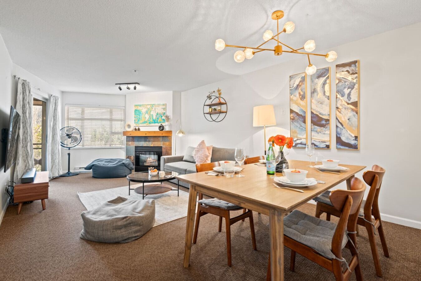 Smart TV, fireplace, stereo