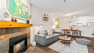 Smart TV, fireplace, stereo