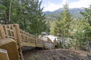 Property grounds - Creekside Nest 1BDR+Loft/5min to Gondola w/Views (Whistler)