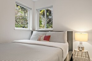 3 bedrooms, desk, travel cot, WiFi