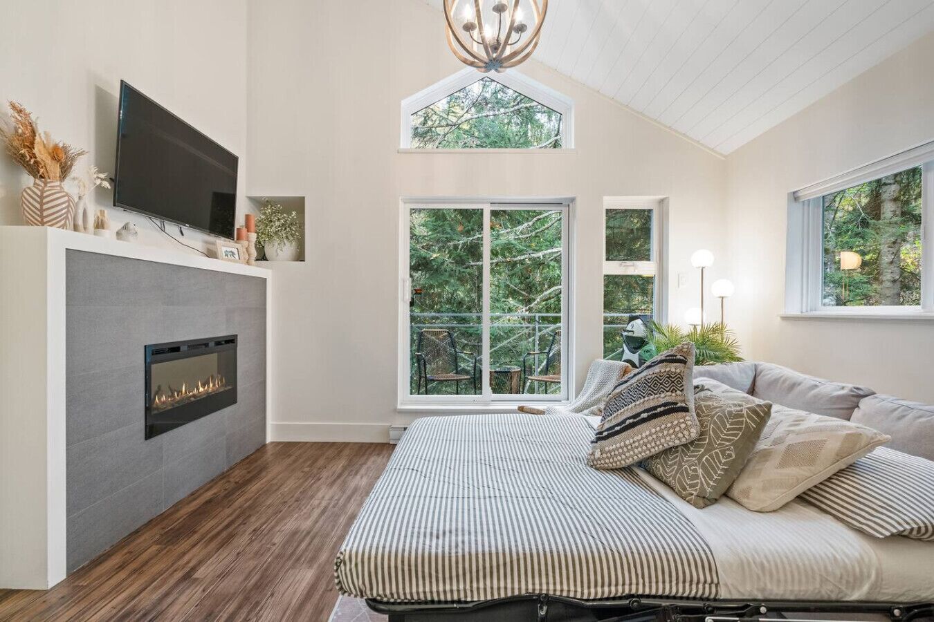 2 bedrooms, in-room safe, desk, travel crib