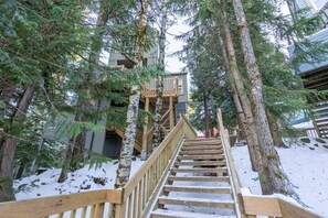 Property grounds - Steps to Creekside Gondola|Cozy Ski & Bike Retreat (Whistler)