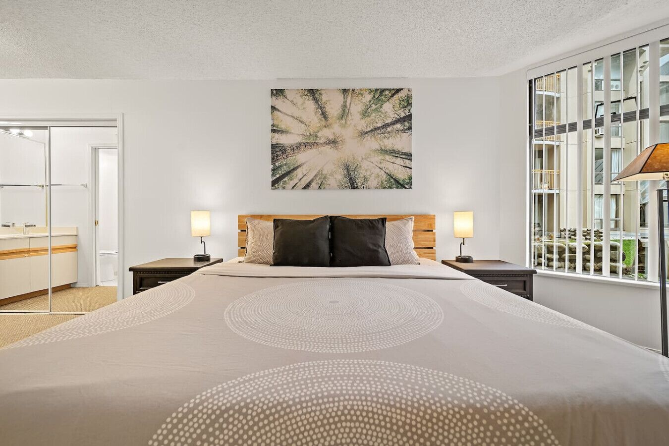 1 soveværelse, pengeskab på værelset, strygejern/strygebræt