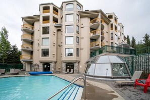Outdoor pool, a heated pool - Ski-in/Ski-out | Pool & Hot Tub | Sleeps 5! (Whistler)