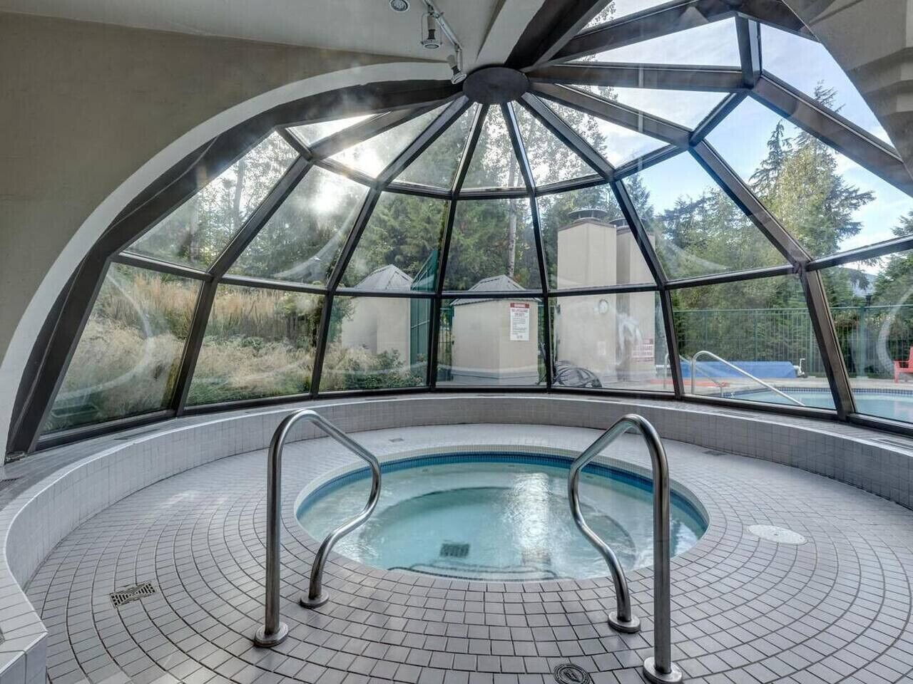 Piscina all'aperto, una piscina riscaldata