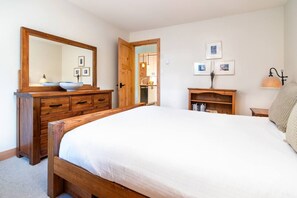 2 bedrooms, desk, iron/ironing board, free WiFi