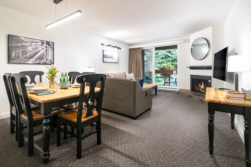 Steps from Whistler Gondola|Pool, Hot tub, Sauna|Free PRKNG|Ski/Bike Storage