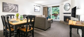 Steps from Whistler Gondola|Pool, Hot tub, Sauna|Free PRKNG|Ski/Bike Storage