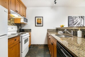 Micro-ondes, four, plaque de cuisson, lave-vaisselle