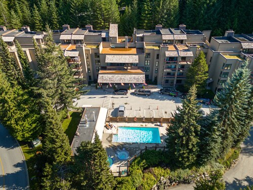 Steps from Whistler Gondola|Pool, Hot tub, Sauna|Free PRKNG|Ski/Bike Storage