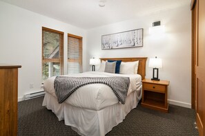 2 多间卧室、客房内保险箱、免费 WiFi、床单