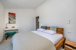 3 bedrooms, free WiFi, bed sheets
