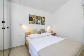 3 bedrooms, free WiFi, bed sheets