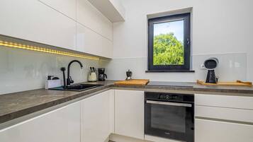 Kühlschrank, Ofen, Herdplatte, Geschirrspüler