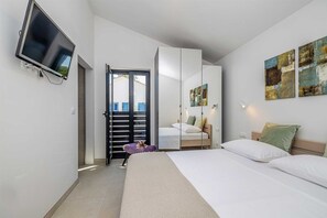 3 bedrooms, free WiFi, bed sheets