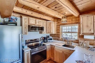 2 Bedroom Log Home Near Las Vegas