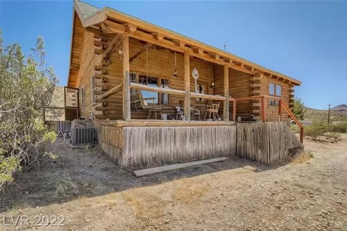 2 Bedroom Log Home Near Las Vegas