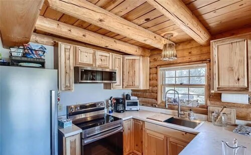 2 Bedroom Log Home Near Las Vegas