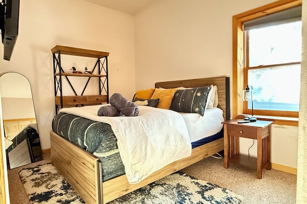 2 bedrooms, WiFi, bed sheets