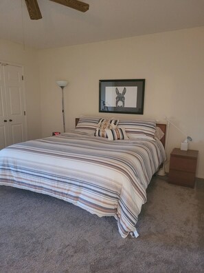 2 chambres, fer et planche à repasser, Wi-Fi, draps fournis