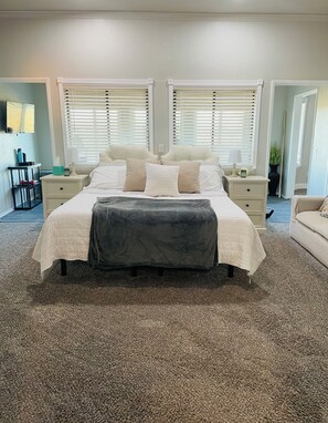 3 bedrooms, in-room safe, desk, free WiFi