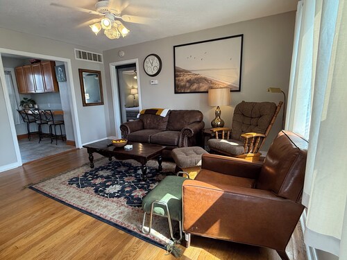 Charming 2-bedroom house in Scott City with AC, WiFi