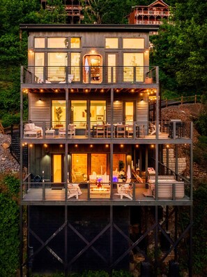 Exterior - POOL, Sauna, Hot Tub, VIEWS! - Half Moon Haven (Gatlinburg)