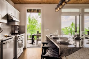 Fridge, microwave, oven, dishwasher - POOL/Sauna/Hot Tub/VIEWS! - Half Moon Haven (Gatlinburg)