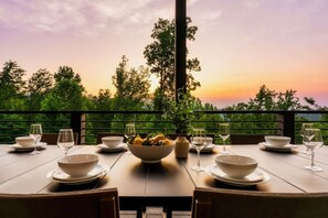 屋外ダイニングエリア