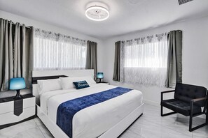 5 habitaciones, escritorio y tabla de planchar con plancha 