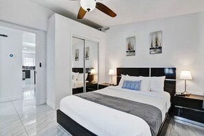 5 Schlafzimmer, Schreibtisch, Bügeleisen/Bügelbrett, Reisekinderbett