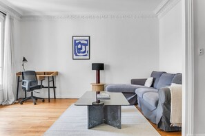 Télévision, chaîne hi-fi
