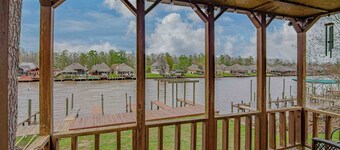 Dock Holiday - Waterfront / Nature / Hot Tub: Enjoy a cozy getaway!