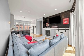 TV, peis og kontorer