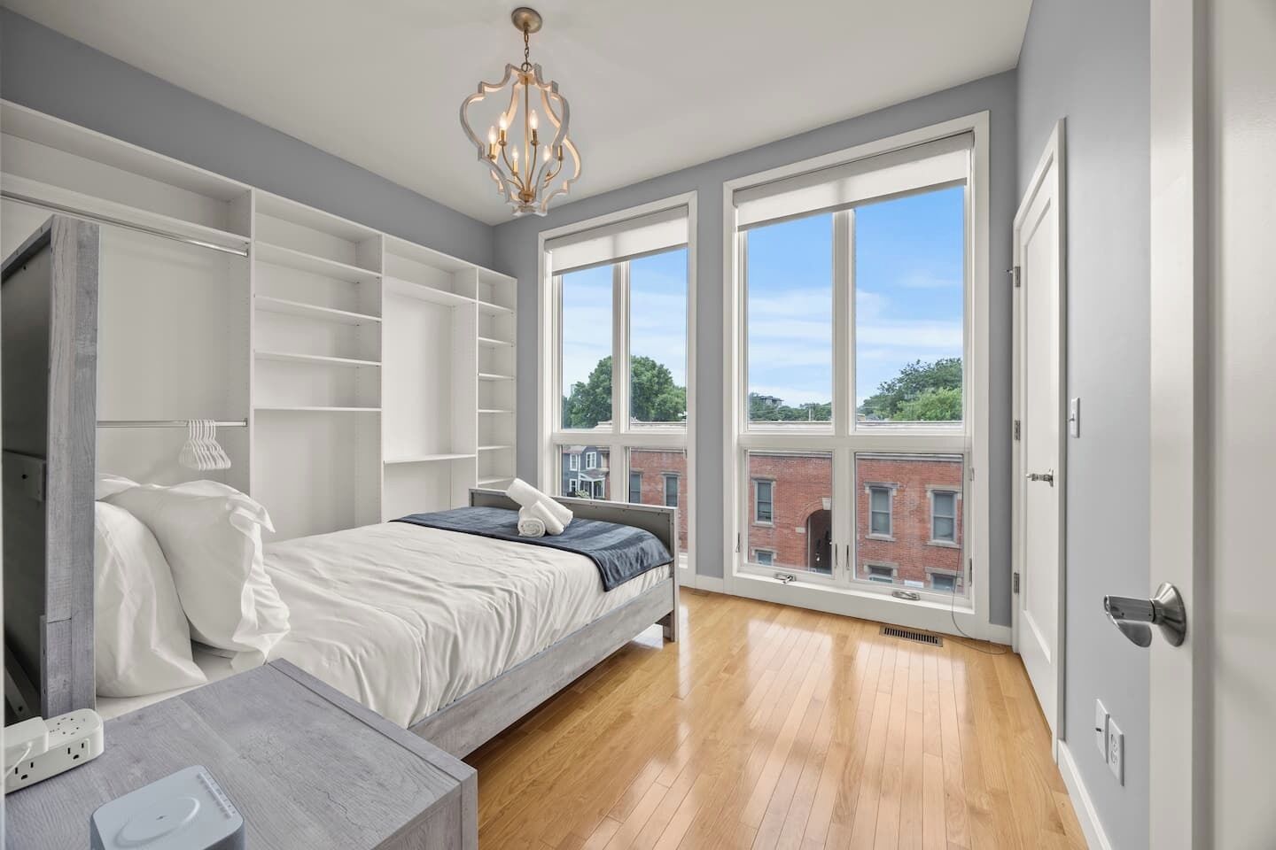 4 多间卧室、熨斗/熨衣板、免费 WiFi、床单