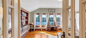 St. Augustine "Pink House", Sleep 12, 6 Bd/3.5 Bth, Walk to Everything, Parking