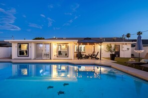 A heated pool - 4BR home w/ heated pool, BBQ grill & gazebo! (Scottsdale)