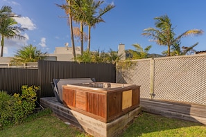 Tina de hidromasaje al aire libre