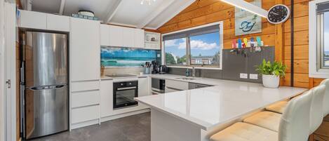 Mikrowelle, Ofen, Herdplatte, Geschirrspüler