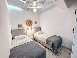 2 Schlafzimmer, Schreibtisch, Bügeleisen/Bügelbrett, WLAN