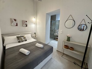 3 sovrum, skrivbord, strykjärn/strykbräda och resesäng