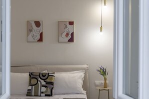 3 chambres, bureau, fer et planche à repasser, lit parapluie