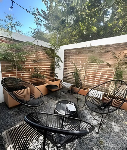 Comfort and design close to town