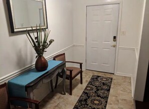 Interior - Spacious 2-Bedroom Retreat Near Downtown & Franklin Park Conservatory (Columbus)