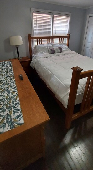2 bedrooms, iron/ironing board, WiFi, bed sheets - Spacious 2-Bedroom Retreat Near Downtown & Franklin Park Conservatory (Columbus)