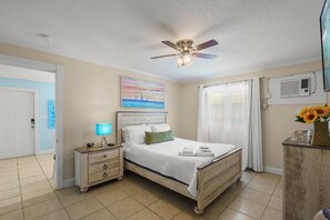 Exterior - Coastal Breeze Siesta - Dolphin (Siesta Key)