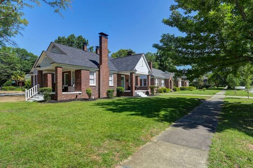 Dana's Cottage| 1 King Bed | Close to USC Stadium