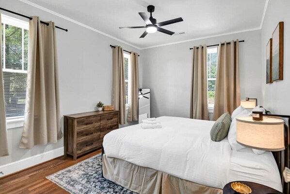 1 bedroom, desk, iron/ironing board, free WiFi - Dana`s Corner| 1King Bed | Close to USC Stadium (Columbia)