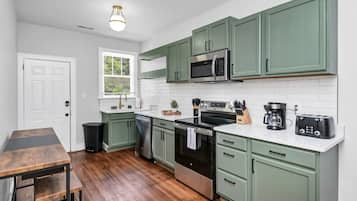 冰箱、微波炉、烤箱、炉灶