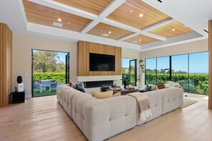 智能電視、壁爐